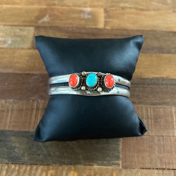 Vintage Navajo Sterling Silver Cuff Bracelet with Coral & Turquoise Cabochons - Picture 3 of 7